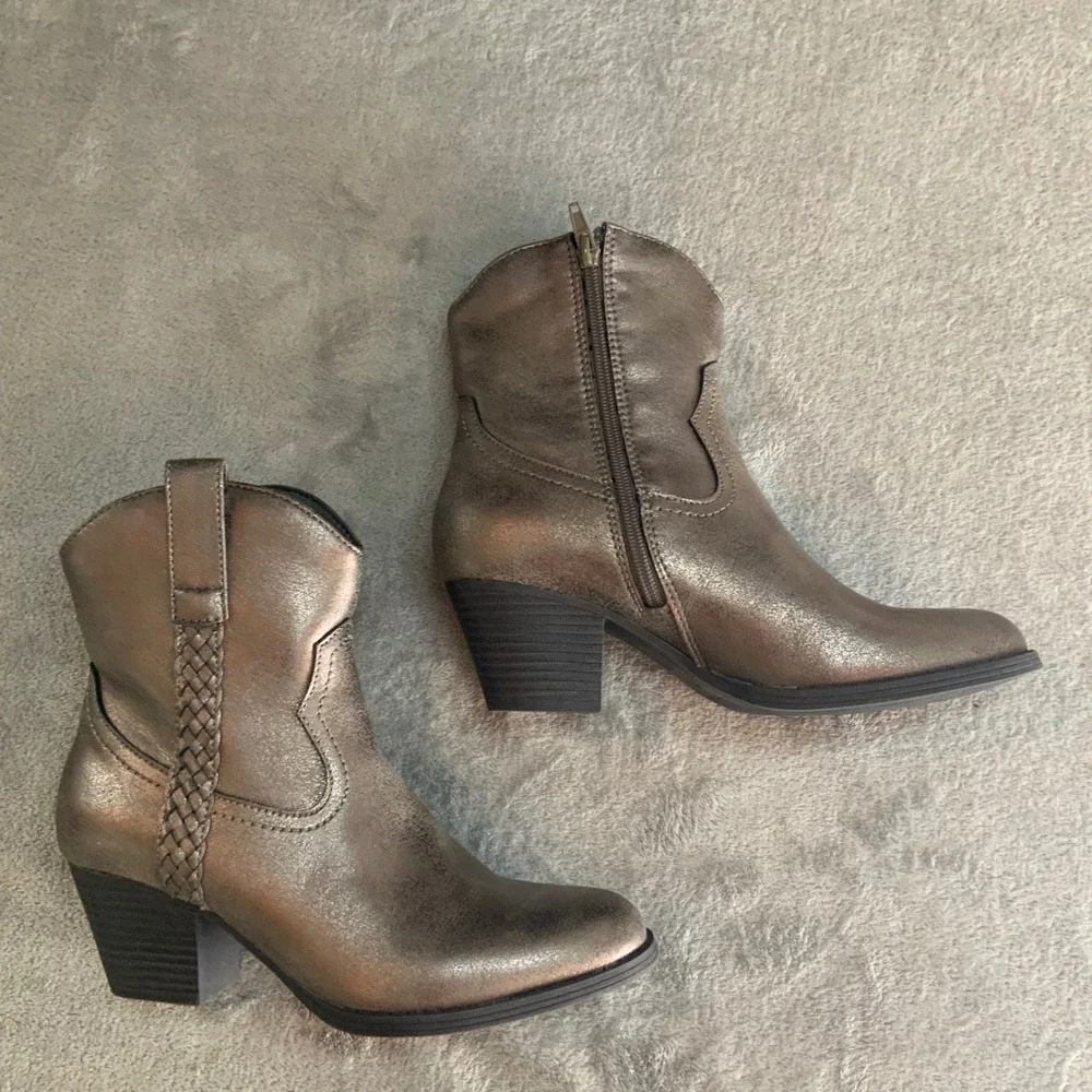Frye and Co Womens Metallic Pewter Western Ankle Boots Braided Detail Size 7.5M